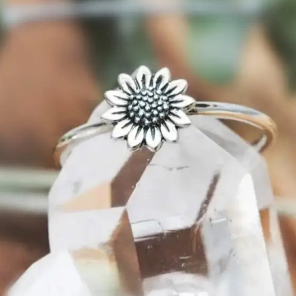 Dainty Silver Sunflower Ring. NWT